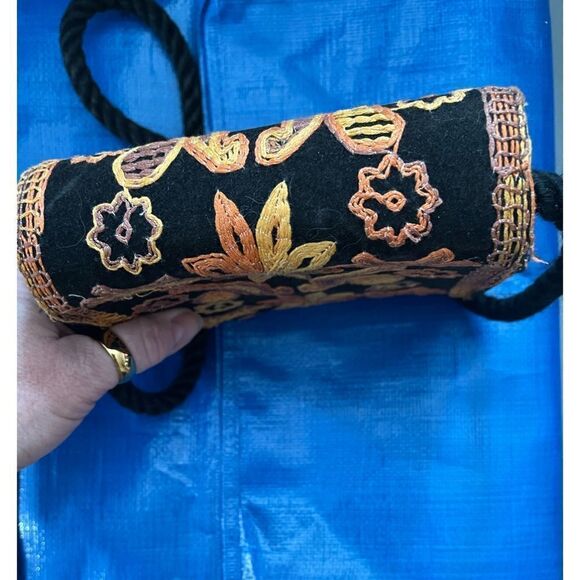 Velvet and embroidered shoulder bag - Picture 5 of 7